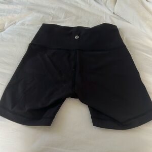 Lululemon Wunder Train bike shorts Size 6